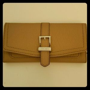 Nine West Colorado Wallet in Latte